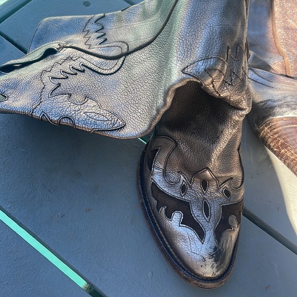 Boots - Picture 2 of 5